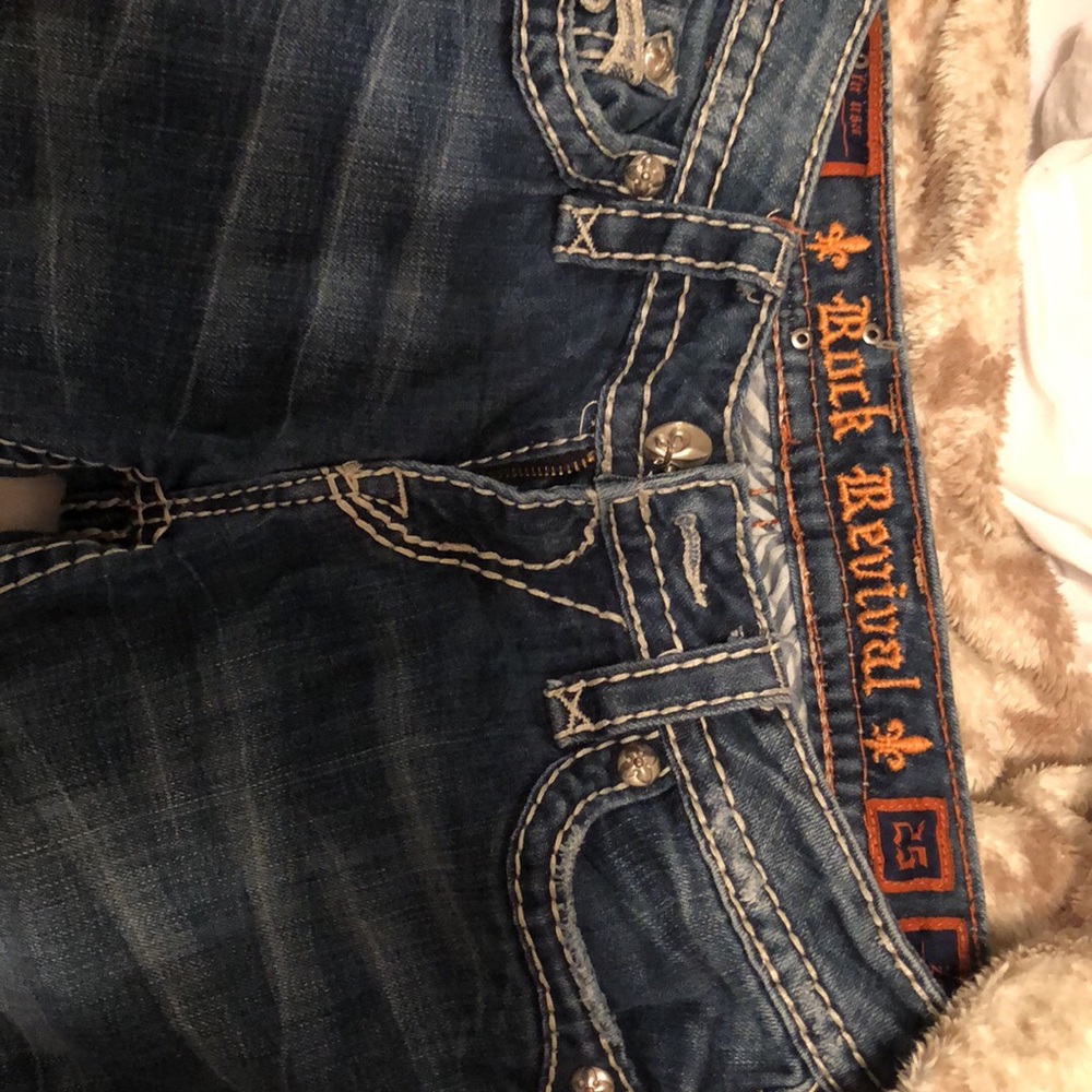 Rock revivals, barley worn. Straight leg, size 25